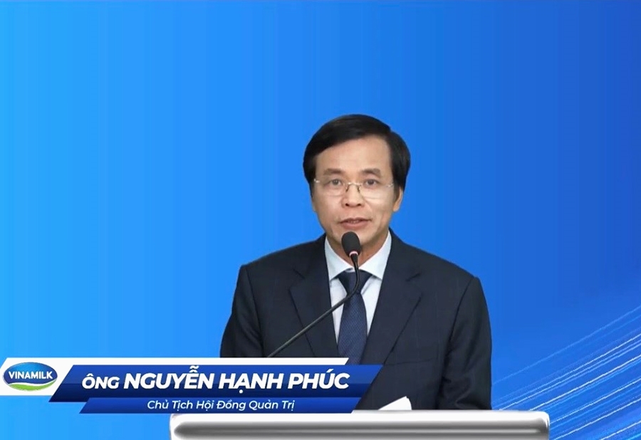 Ông Nguyễn Hạnh Phúc - Chủ tịch HĐQT Vinamilk báo cáo các nội dung quản trị công ty