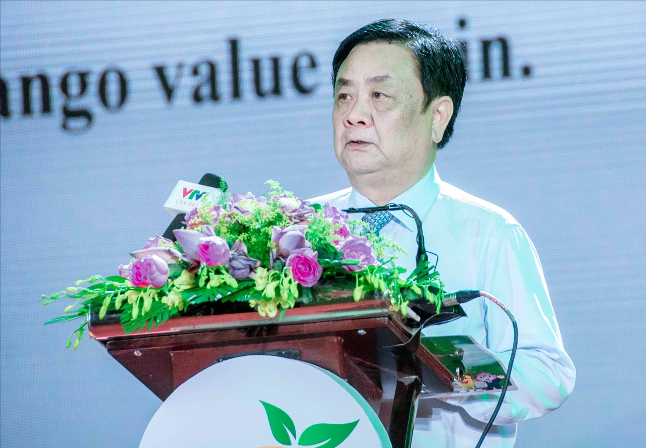 Ủy viên Ban Chấp hành Trung ương Đảng, Bộ trưởng Bộ Nông nghiệp và Phát triển nông thôn Lê Minh Hoan phát biểu chào mừng khai mạc Lễ hội