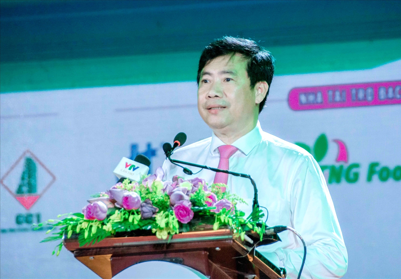 Ông phạm Thiện Nghĩa - Phó Bí thư Tỉnh uỷ, Chủ tịch UBND tỉnh Đồng Tháp phát biểu công bố khai mạc Lễ hội Xoài Đồng Tháp năm 2023 