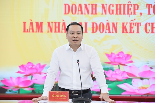 Phó Bí thư Đảng ủy Khối doanh nghiệp Trung ương Hồ Xuân Trường phát biểu tại cuộc gặp mặt (Ảnh Quang Vinh)