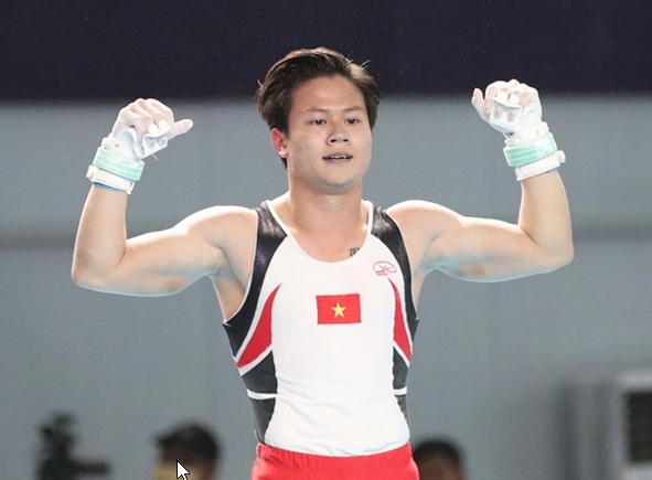 Nguyễn Văn Khánh Phong xuất sắc vượt qua nhà vô địch thế giới Carlos Yulo để giành huy chương Vàng SEA Games 32