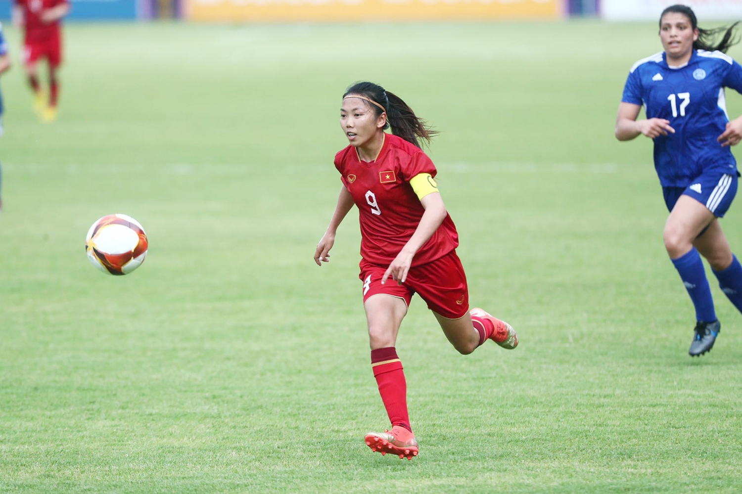 Dù đã rất nỗ lực, nhưng Huỳnh Như (9) và đồng đội không thể vượt qua các nữ tuyển thủ Phillipines