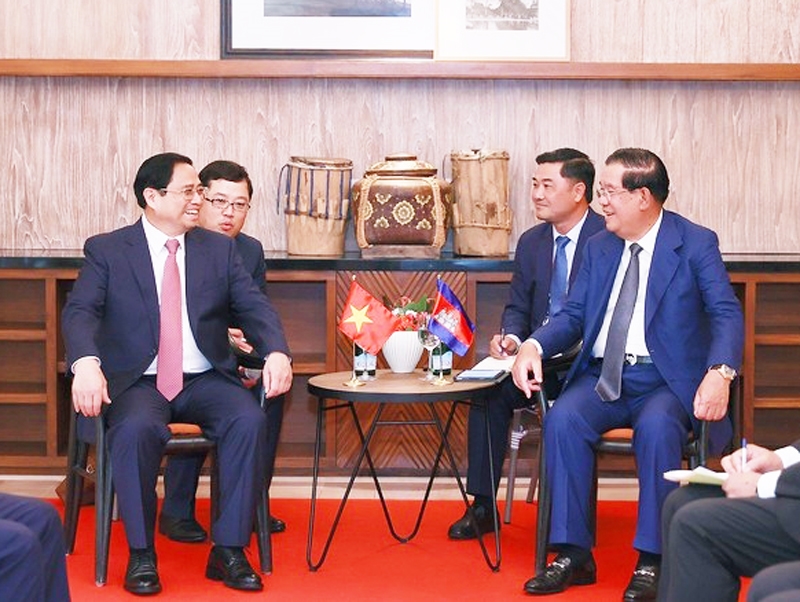 Thủ tướng Phạm Minh Chính gặp Thủ tướng Campuchia Hun Sen - Ảnh: VGP/Nhật Bắc