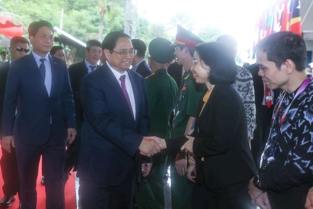 Việc tham dự Hội nghị Cấp cao ASEAN lần thứ 42 và các hoạt động liên quan của Thủ tướng khẳng định Việt Nam đóng góp tích cực, chủ động và có trách nhiệm, góp phần củng cố đoàn kết ASEAN - Ảnh: VGP/Nhật Bắc