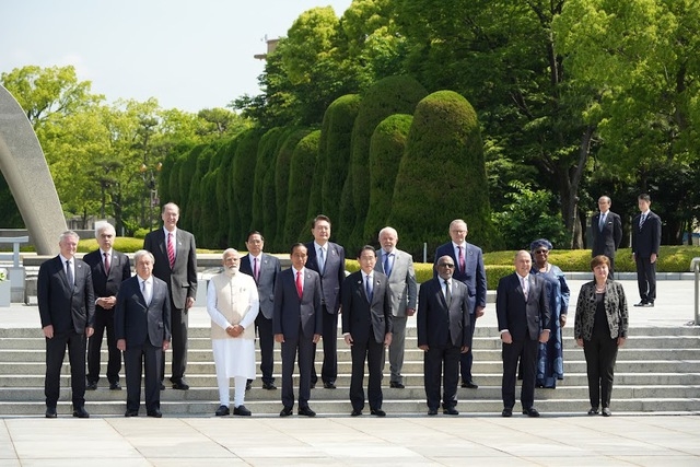 Sáng 21/5, Thủ tướng Phạm Minh Chính cùng lãnh đạo các nước dự Hội nghị G7 tới thăm Công viên Tưởng niệm Hoà Bình tại Thành phố Hiroshima, Nhật Bản - Ảnh: VGP/Nhật Bắc