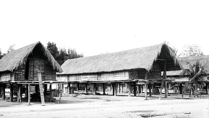 "Sang Dlông Jrai Đưm" - Nhà dài ngày xưa của người Gia Rai.