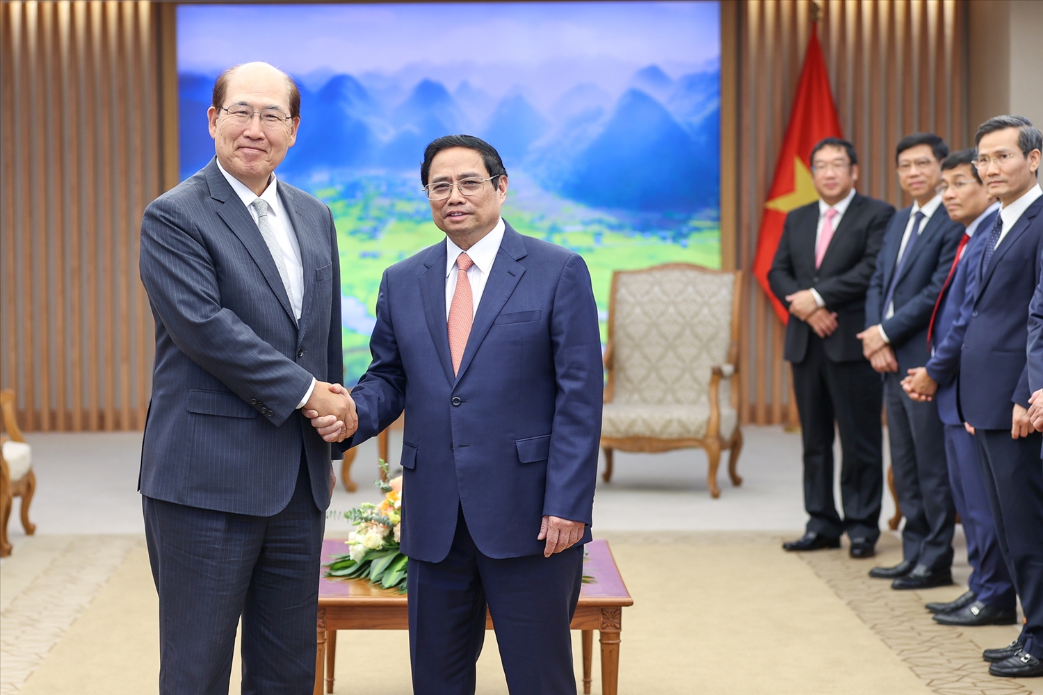 Thủ tướng Phạm Minh Chính đã tiếp ông Ki Tack Lim, Tổng Thư ký Tổ chức Hàng hải quốc tế đang thăm và làm việc tại Việt Nam - Ảnh: VGP/Nhật Bắc