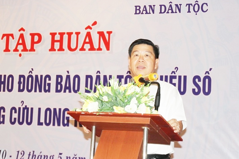 Thứ trưởng, Phó Chủ nhiệm Ủy ban Dân tộc Lê Sơn Hải phát biểu tại Hội nghị