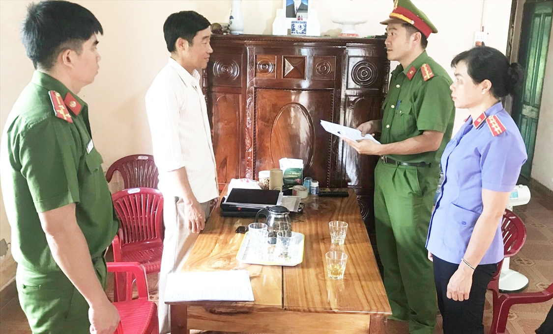 Cơ quan Cảnh sát Điều tra Công an tỉnh Đắk Nông tống đạt các quyết định tố tụng đối với Nguyễn Văn Tuyến