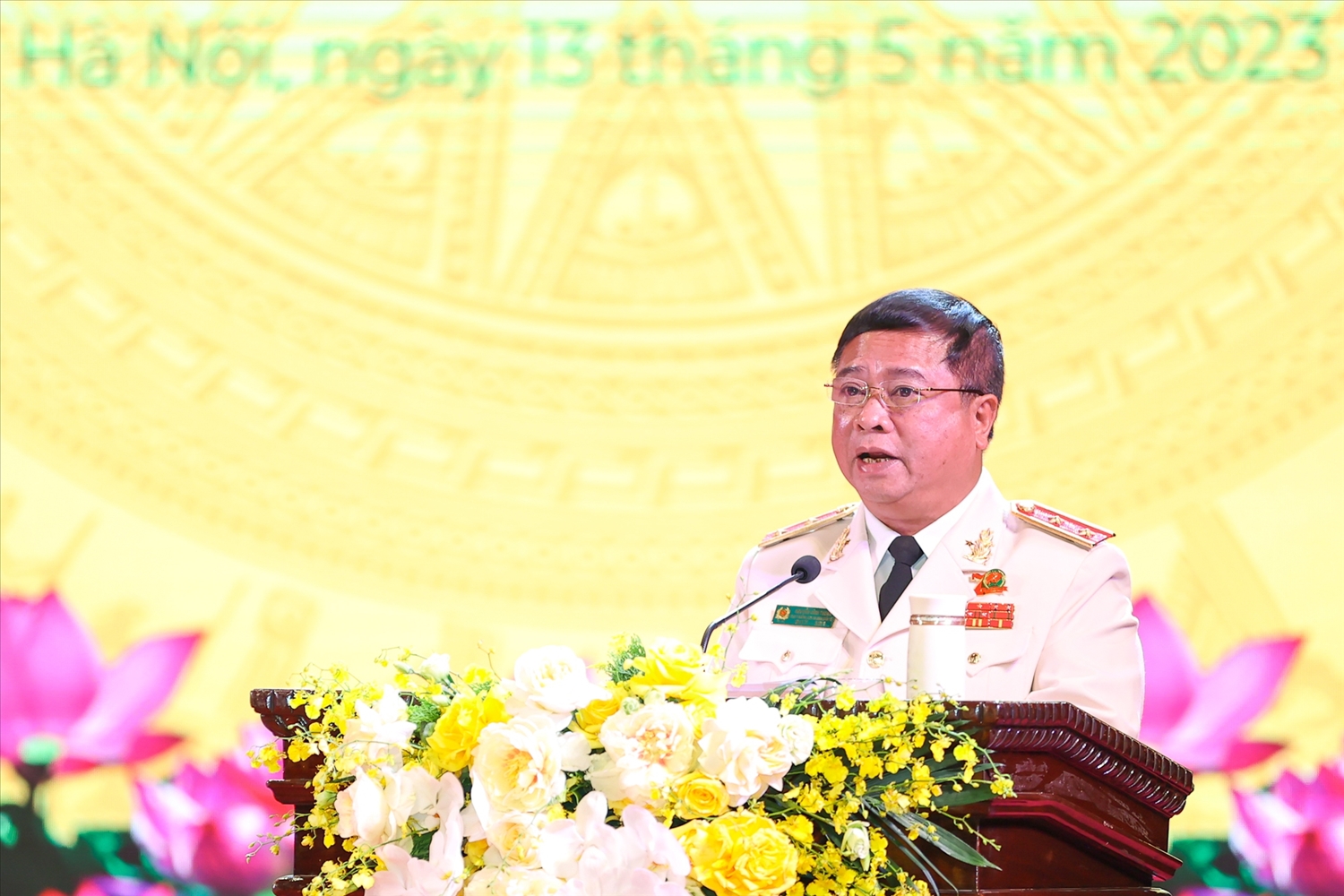 Trung tướng Nguyễn Đình Thuận, Cục trưởng Cục An ninh kinh tế, Bộ Công an đọc diễn văn kỷ niệm - Ảnh: VGP/Nhật Bắc
