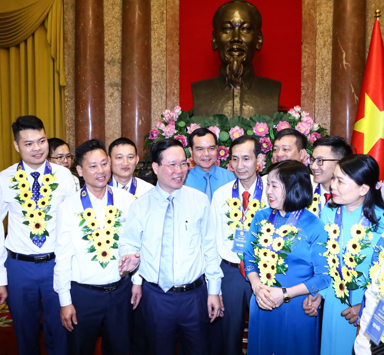Chủ tịch nước gặp mặt các công đoàn viên tiêu biểu trong học tập và làm theo tư tưởng, đạo đức, phong cách Hồ Chí Minh. Ảnh: VPCTN