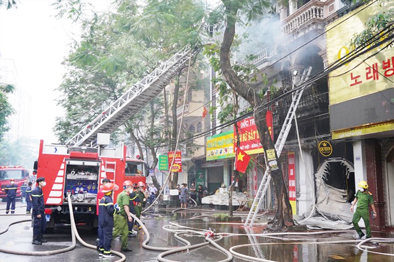 Hiện trường vụ cháy tại số 144 phố Văn Cao, quận Ngô Quyền, TP. Hải Phòng
