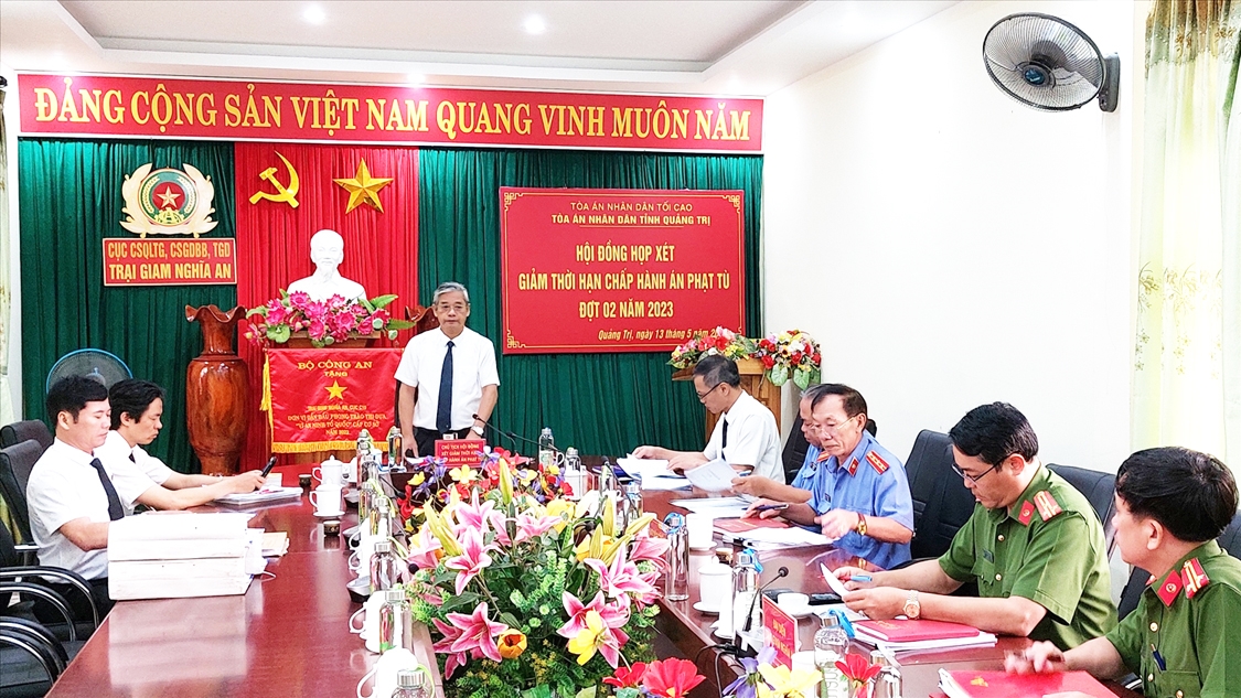 Hội đồng xét giảm án tù tỉnh Quảng Trị họp xem xét và quyết định giảm thời hạn chấp hành án phạt tù đợt 2, năm 2023 (ẢNh : N.T.H)