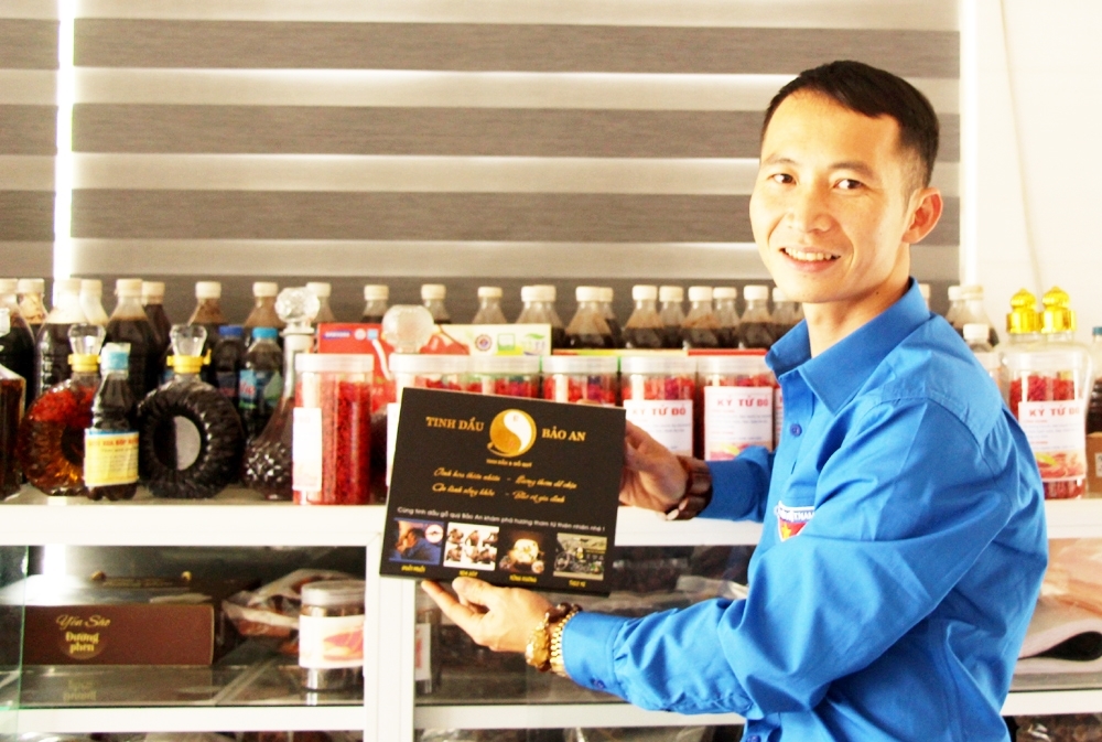 Anh Trịnh Văn Hoàn giới thiệu về bộ sản phẩm tinh dầu