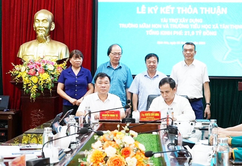 Ngân hàng TMCP Đầu tư và Phát triển Việt Nam (BIDV) Chi nhánh Thái Nguyên và UBND huyện Định Hóa đã tổ chức Lễ ký kết thỏa thuận tài trợ vốn