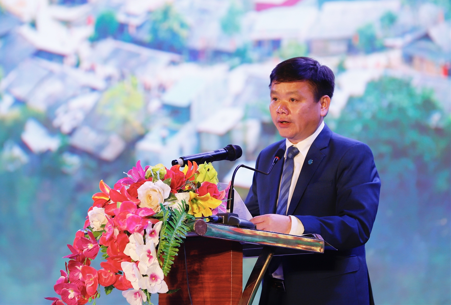 Ông Nguyễn Huy Sắc - Phó bí Huyện ủy, Chủ tịch UBND huyện Mèo Vạc phát biểu khai mạc Lễ hội