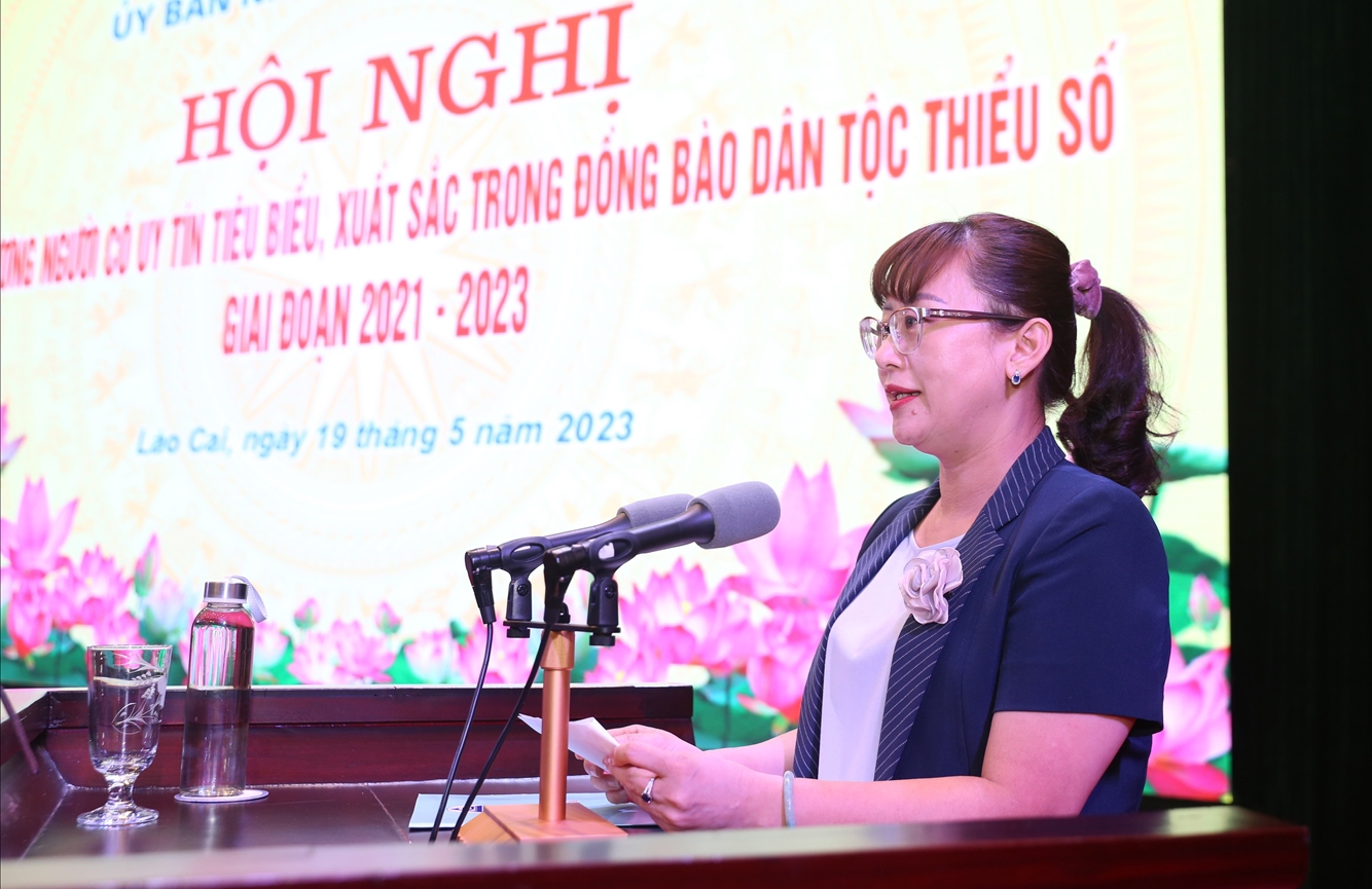 Phó Chủ tịch UBND tỉnh Lào Cai Giàng Thị Dung phát biểu tại Hội nghị