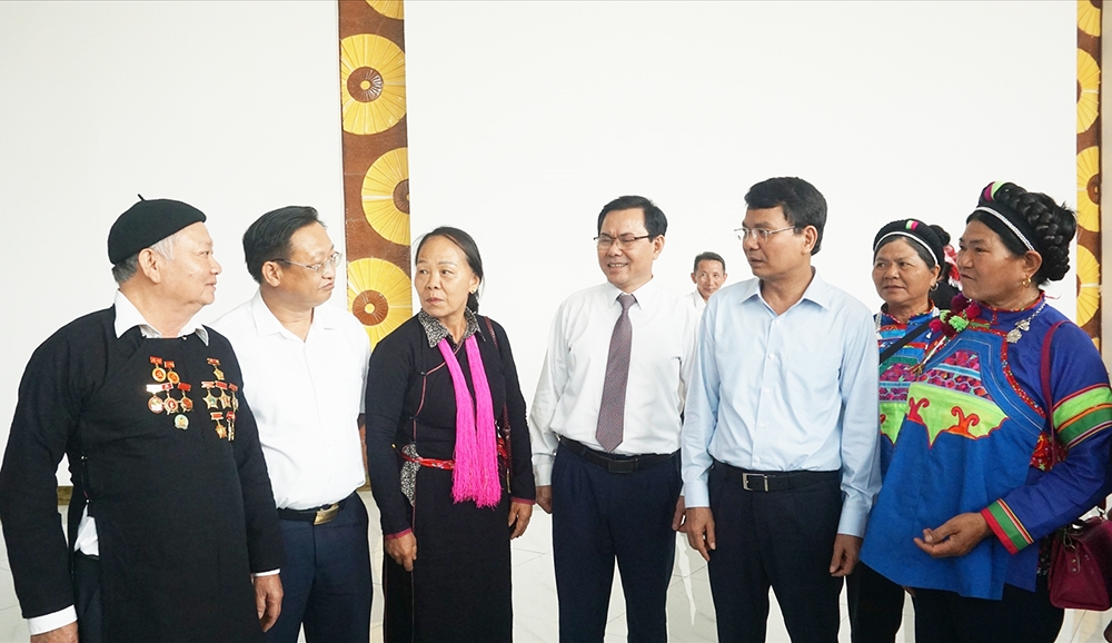 Lãnh đạo tỉnh Lào Cai với các đại biểu về dự Hội nghị