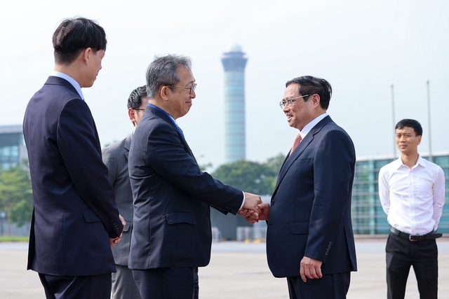 Đại sứ Nhật Bản tại Việt Nam tiễn Thủ tướng Phạm Minh Chính lên đường dự Hội nghị Thượng đỉnh Nhóm các nước công nghiệp phát triển (G7) mở rộng và làm việc tại Nhật Bản - Ảnh: VGP/Nhật Bắc