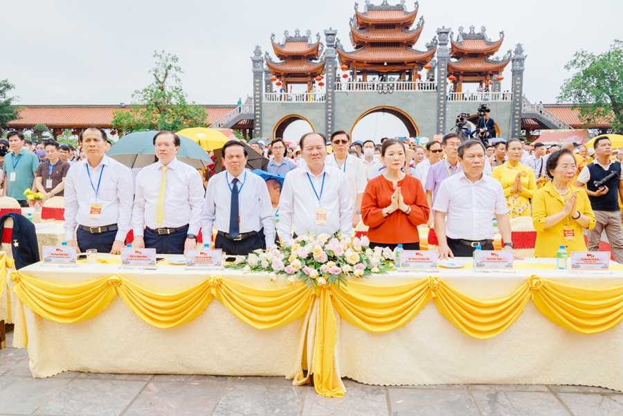 Các vị lãnh đạo, nguyên lãnh đạo Đảng, Nhà nước; nhiều cơ quan ban, ngành Trung ương, tỉnh Quảng Ninh và Tp. Uông Bí dự Đại lễ