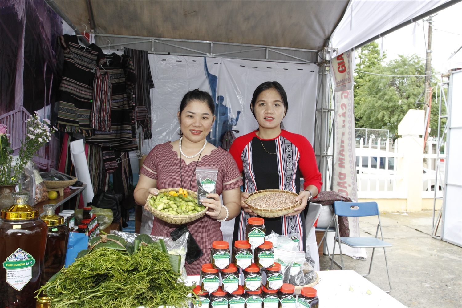 Miền núi Quảng Ngãi với nhiều sản phẩm địa phương giúp các bạn trẻ khởi nghiệp