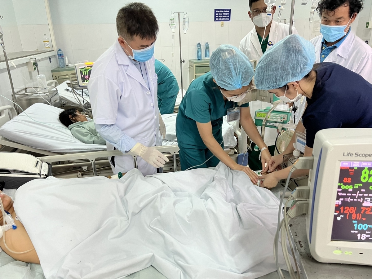Bệnh viện Chợ Rẫy tham vấn hướng điều trị cho các bệnh nhân bị ngộ độc do Botulinum ở Phước Sơn, Quảng Nam (Ảnh: TL)