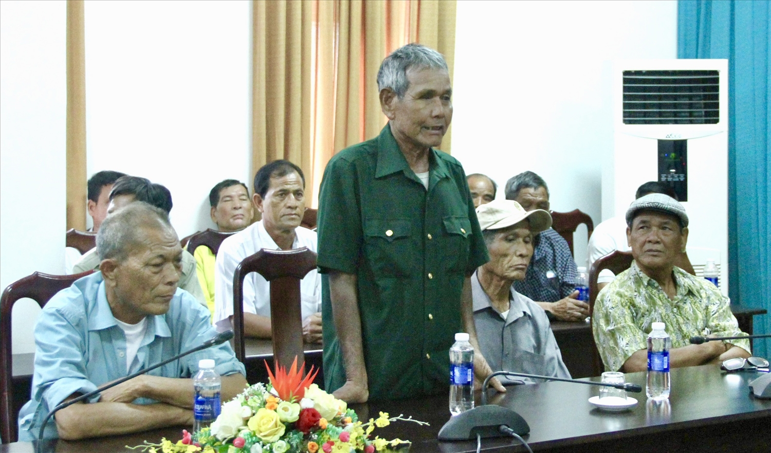 Ông Đinh Nhiêu, Ngươi có uy tín ở xã Ia Kreng, huyện Phú Thiện phát biểu tại buổi gặp mặt Vụ Công tác dân tộc địa phương