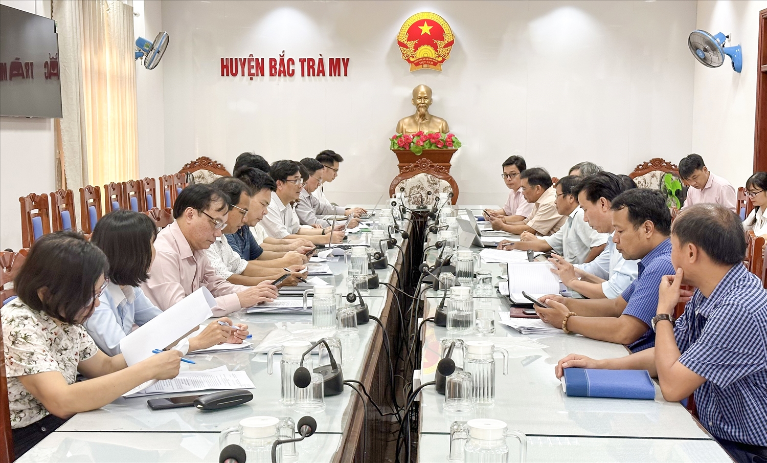 Thừa ủy quyền của lãnh đạo Ủy ban Dân tộc, Đoàn công tác của Uỷ ban Dân tộc và các bộ ngành do lãnh đạo Văn phòng Chương trình MTQG 1719 làm trưởng đoàn làm việc, tháo gỡ vướng mắc thực hiện Chương trình MTQG 1719 tại huyện Bắc Trà My, tỉnh Quảng Nam (tháng 4/2023)