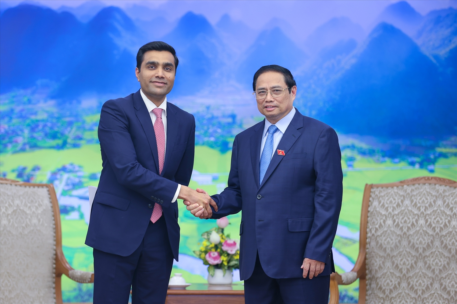 Thủ tướng Phạm Minh Chính tiếp ông Karan Adani, Tổng Giám đốc Công ty Cảng và Đặc khu kinh tế, thuộc Tập đoàn Adani - Ảnh: VGP/Nhật Bắc