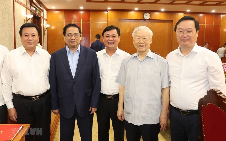 Tổng Bí thư Nguyễn Phú Trọng, Thủ tướng Phạm Minh Chính với các đại biểu chụp ảnh chung