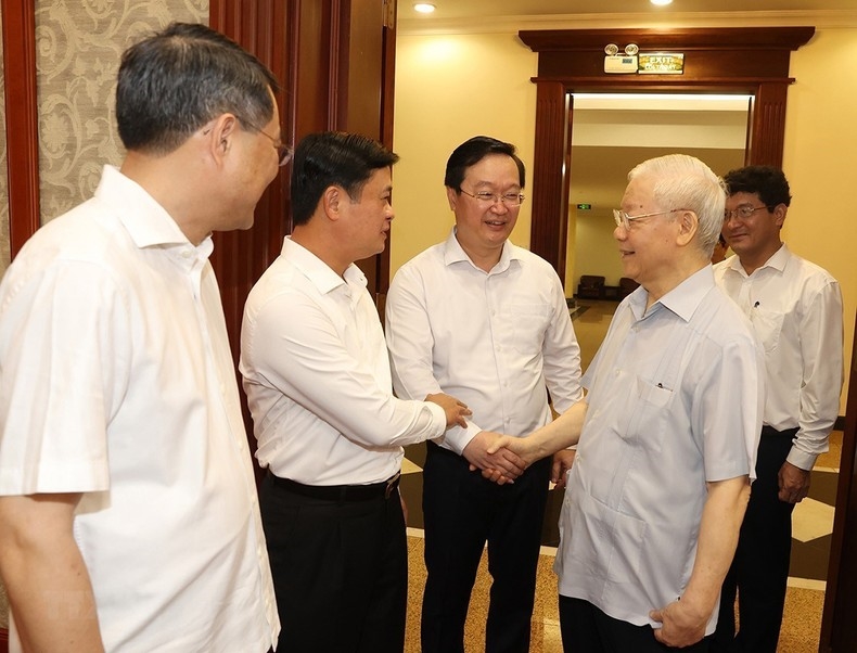Tổng Bí thư Nguyễn Phú Trọng và các đại biểu dự cuộc họp