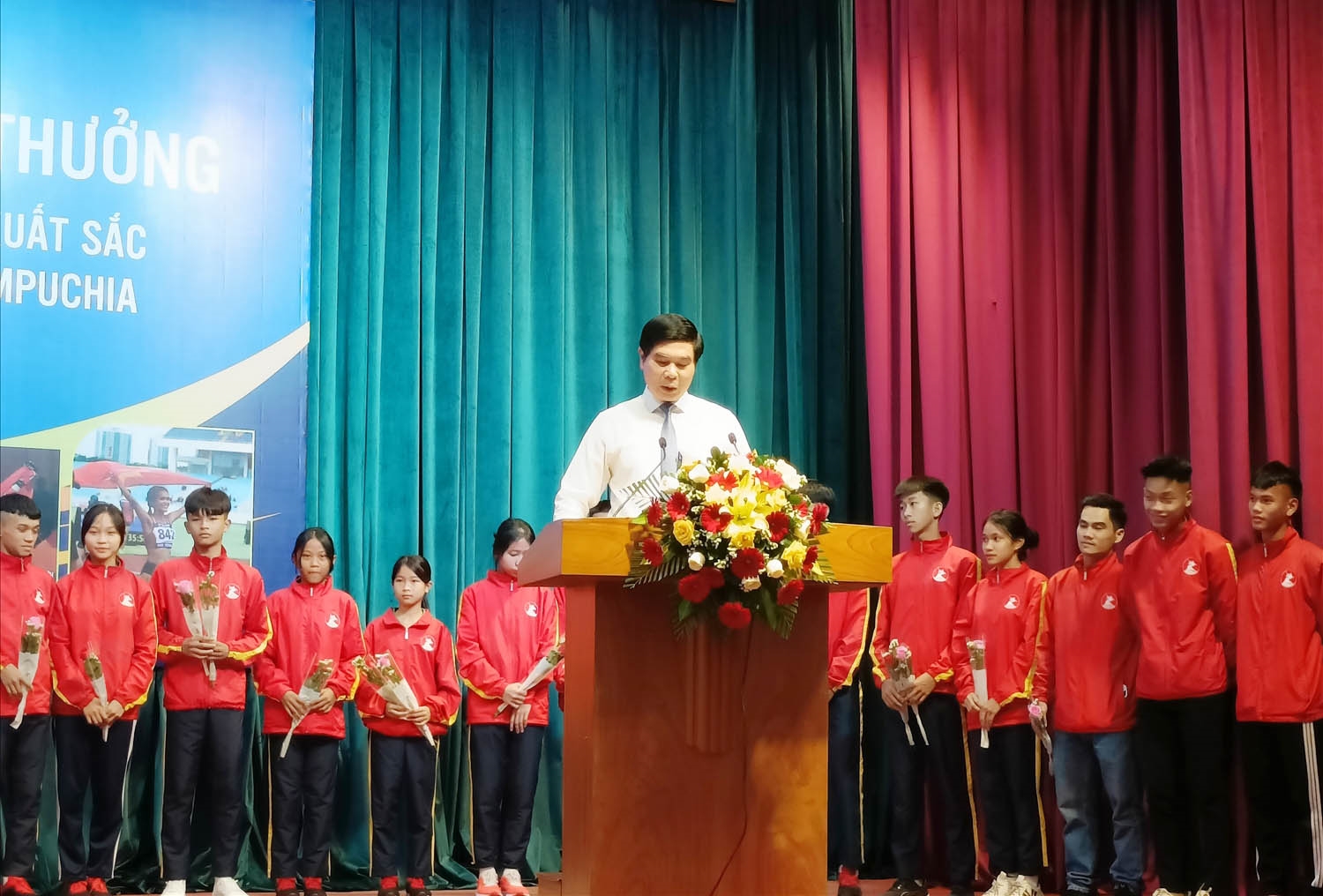 Ông Lâm Hải Giang - Phó Chủ tịch UBND tỉnh Bình Định phát biểu tại buổi gặp mặt