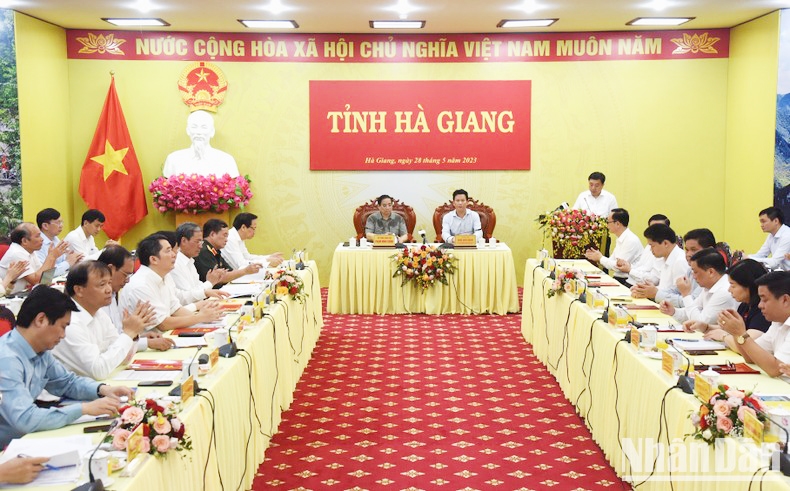 Quang cảnh buổi làm việc của Thủ tướng Phạm Minh Chính với Ban Thường vụ Tỉnh ủy Hà Giang. (Ảnh: Trần Hải)