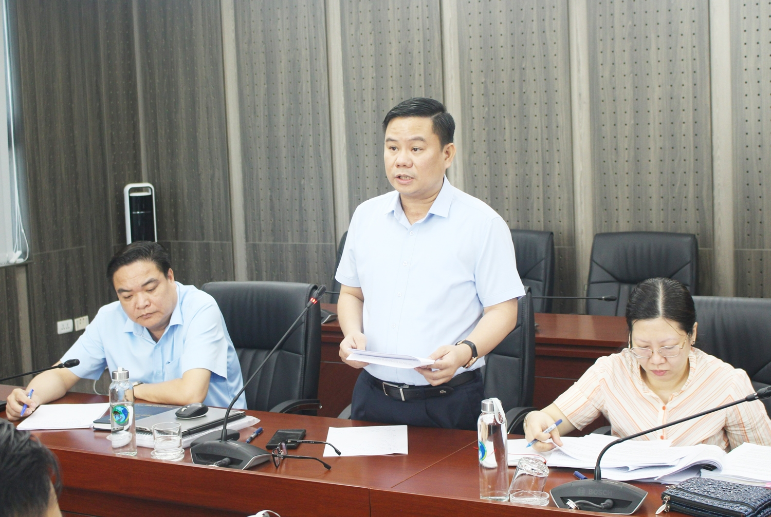 Ông Đào Xuân Quy - Phó vụ trưởng Vụ Chính sách dân tộc thay mặt Tổ Soạn thảo trình bầy các căn cứ và quá trình xây dựng dự thảo Thông tư