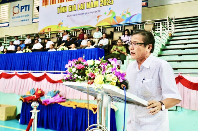 Ông Trần Ngọc Nhung - Giám đốc Sở Văn hóa - Thể thao và Du lịch tỉnh Gia Lai phát biểu khai mạc Hội thi