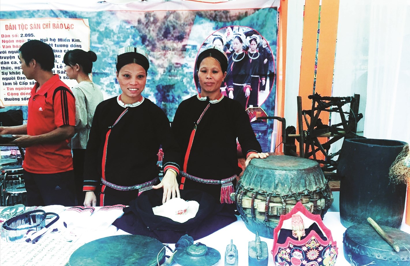 Một gian trưng bày di sản văn hóa truyền thống của người Sán Chỉ tại Cao Bằng.