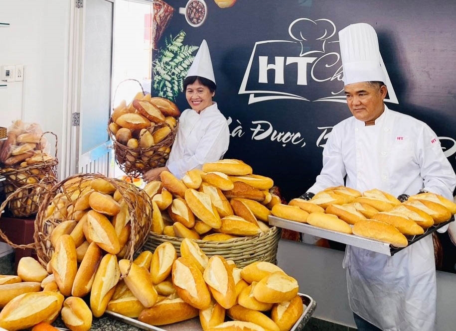 Khách tham quan sẽ được trải nghiệm và thưởng thức một số loại bánh mì Nha Trang từ các gian hàng ẩm thực