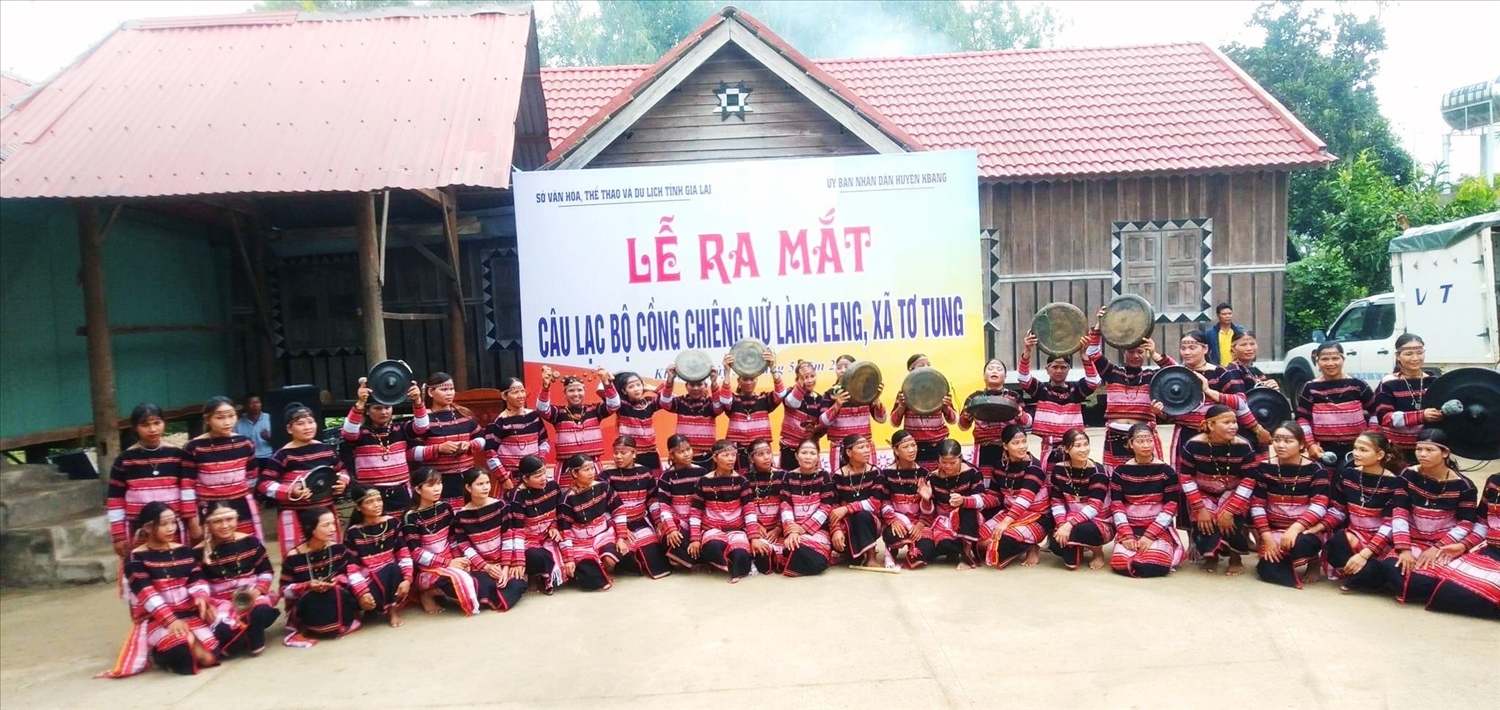 Câu lạc bộ Cồng chiêng nữ làng Leng với 47 thành viên người Ba Na