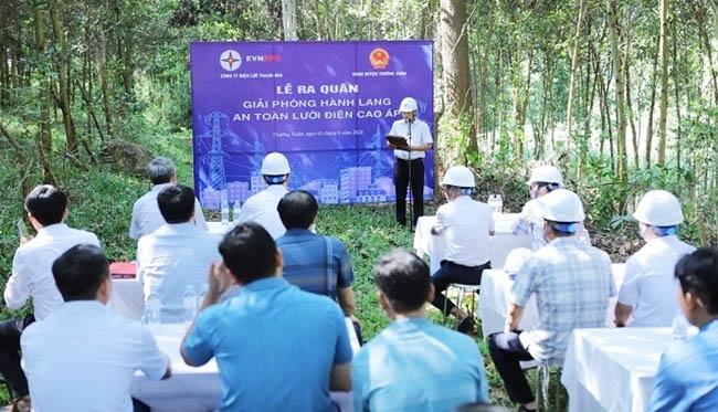 Lễ ra quân giải phóng hành lang an toàn lưới điện tại huyện Thường Xuân