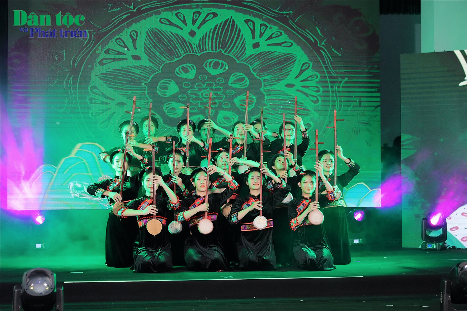 Tiết mục múa dân tộc Tày mở màn cho đêm nghệ thuật tại Đại học Văn hóa Hà Nội