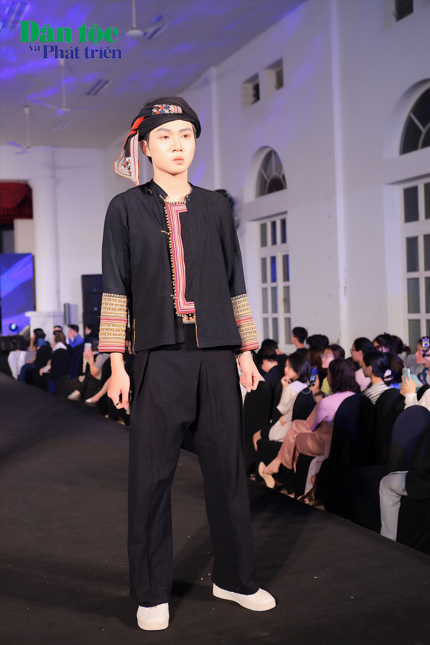 Trang phục nam dân tộc Dao cũng được lựa trọn để trình diễn trong Chương trình