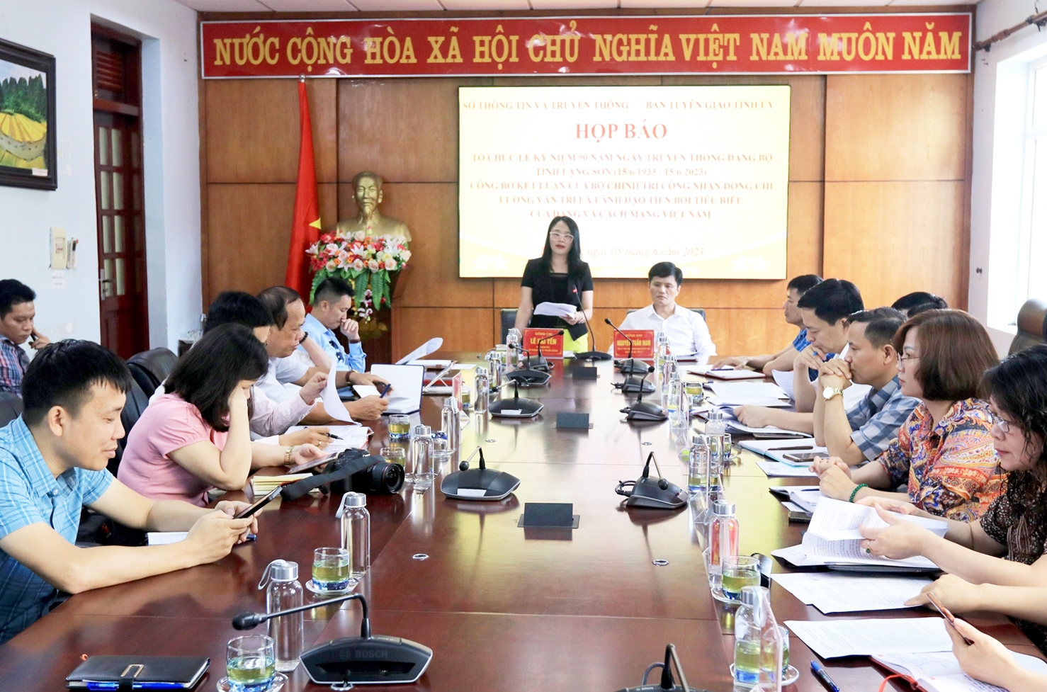 Bà Lê Hải Yên - Phó Giám đốc Sở TT&TT Lạng Sơn phát biểu tại buổi họp báo