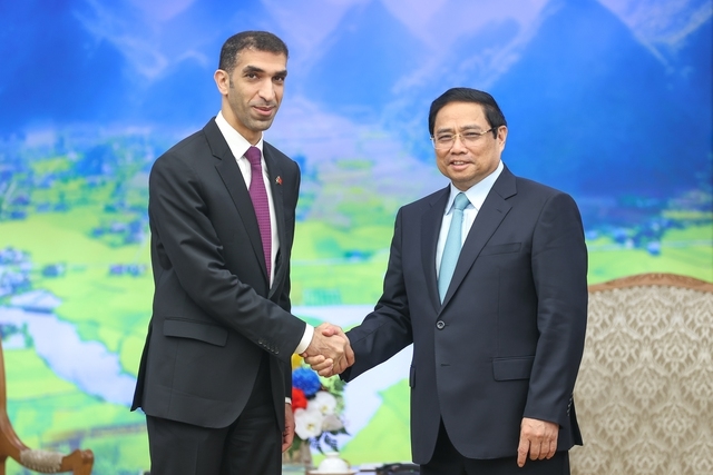 Thủ tướng Chính phủ Phạm Minh Chính và Tiến sĩ Thani bin Ahmed Al Zeyoudi, Quốc vụ khanh phụ trách Thương mại quốc tế, Bộ Ngoại thương UAE - Ảnh: VGP/Nhật Bắc