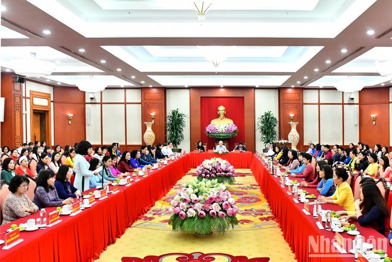Quang cảnh buổi gặp mặt Nhóm nữ đại biểu Quốc hội Việt Nam khóa XV tại Trụ sở Trung ương Đảng. (Ảnh: ĐĂNG KHOA)