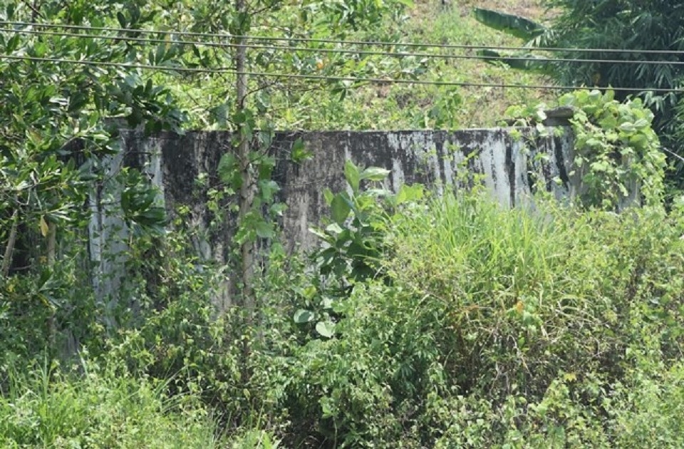 Nhiều công trình nước sạch ở miền núi Quảng Ngãi bỏ hoang nhiều năm, cỏ dại mọc um tùm