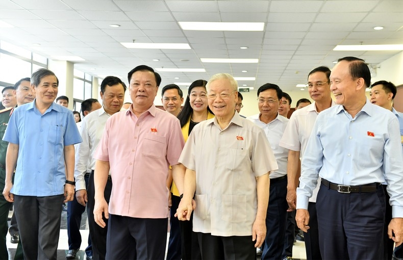 Tổng Bí thư Nguyễn Phú Trọng và các đại biểu dự hội nghị tiếp xúc cử tri sau Kỳ họp thứ 5, Quốc hội khóa XV. (Ảnh: ĐĂNG KHOA)