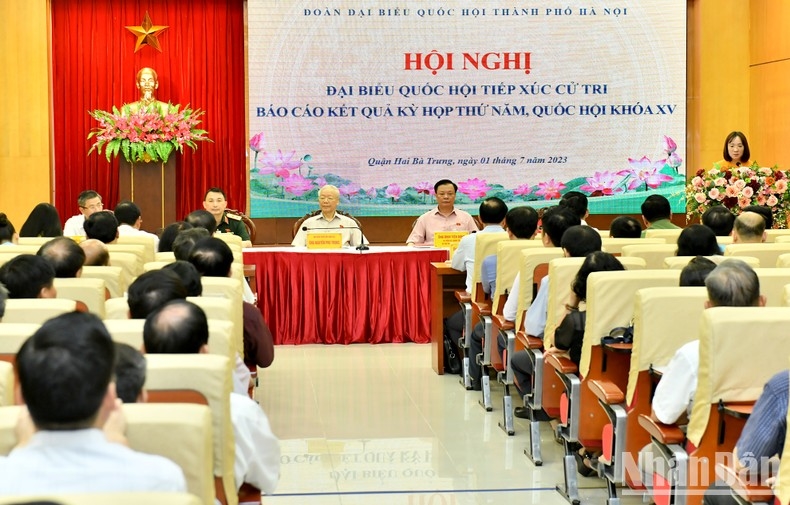 Tổng Bí thư Nguyễn Phú Trọng và các đại biểu Quốc hội dự hội nghị tiếp xúc cử tri thành phố Hà Nội sau Kỳ họp thứ 5, Quốc hội khóa XV. (Ảnh: ĐĂNG KHOA)