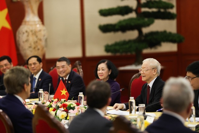 Tổng Bí thư đánh giá cao các nội dung được thỏa thuận giữa lãnh đạo hai nước về Tuyên bố chung về việc nâng tầm quan hệ Việt Nam - Hoa Kỳ lên Đối tác Chiến lược Toàn diện vì Hòa bình, Hợp tác và Phát triển bền vững. Ảnh VGP/Nhật Bắc