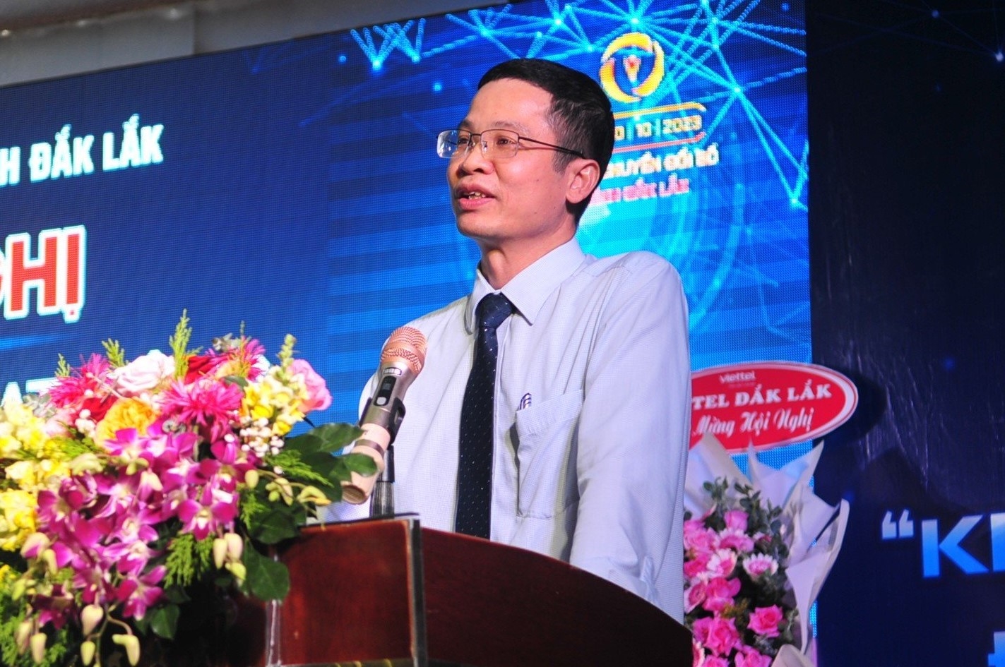 Phó Cục trưởng phục trách Cục Chuyển đổi số quốc gia Nguyễn Phú Tiến phát biểu tại hội nghị