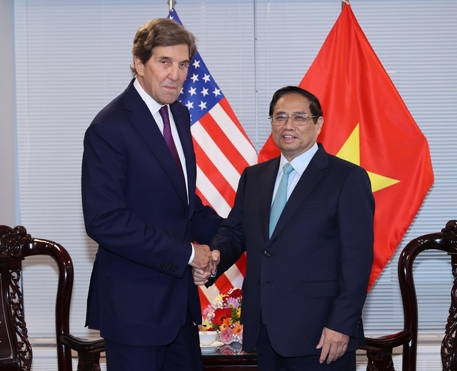 Thủ tướng Phạm Minh Chính tiếp Đặc phái viên của Tổng thống Hoa Kỳ về khí hậu John Kerry - Ảnh: VGP/Nhật Bắc